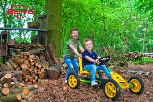 מכונית פדלים דגם Buddy John Deere של חברת BERG מהולנד לגיל 3-8