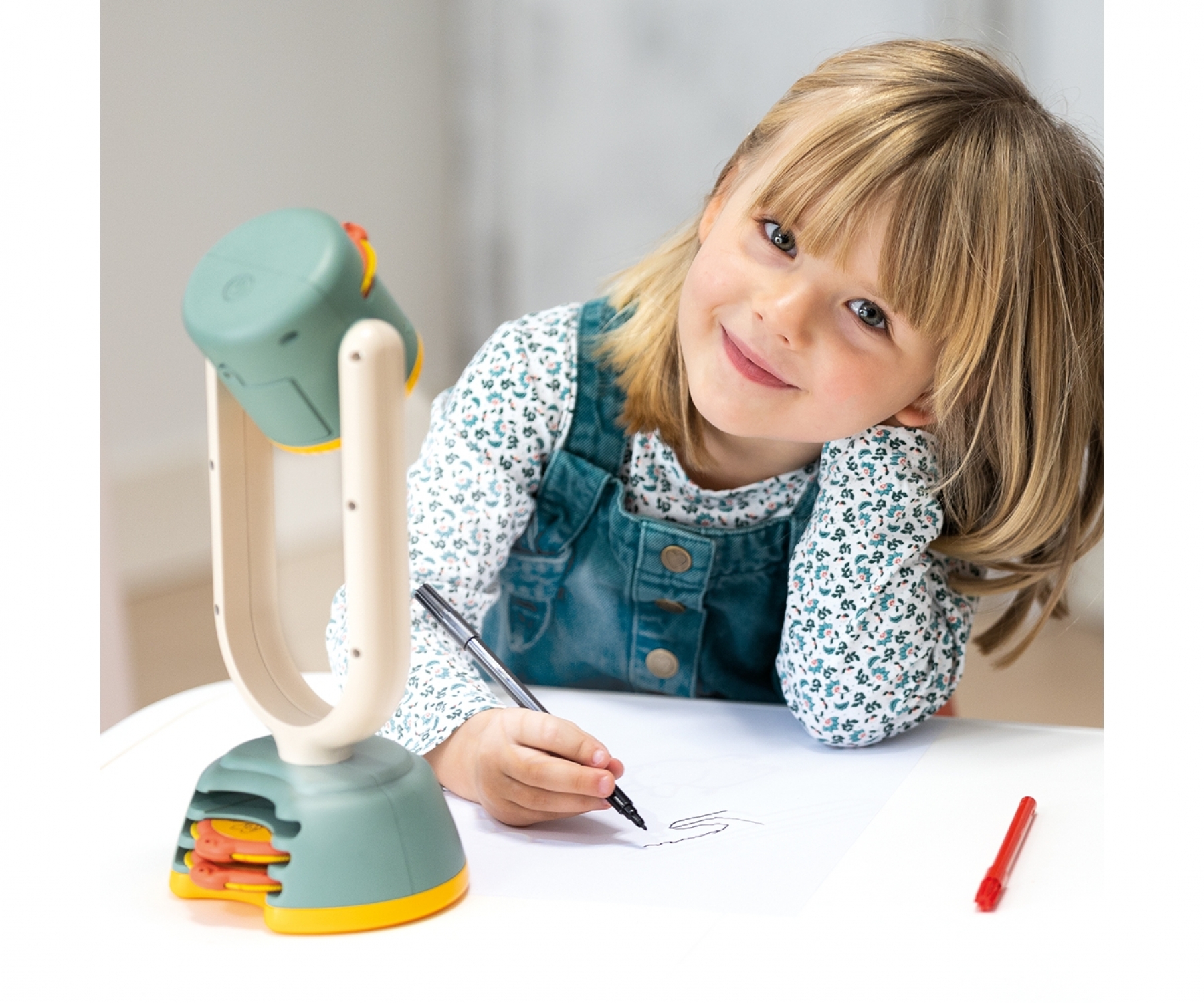 מנורת ציור Smoby – מנורת מקרן לציור לילדים – תמונה 4