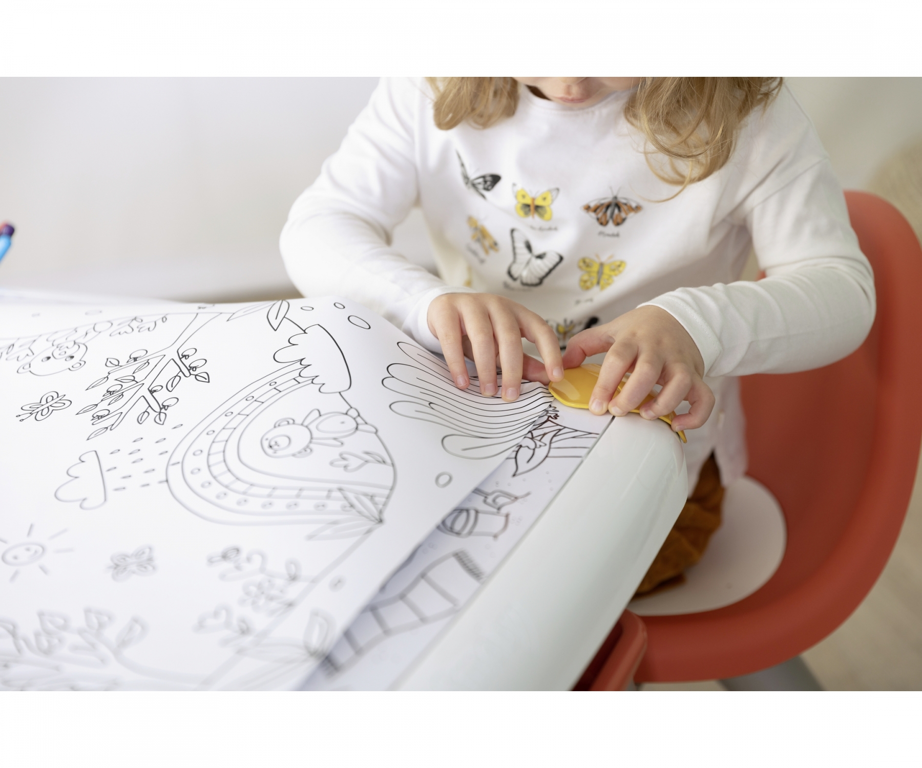 שולחן יצירה מחיק לילדים של חברת Smoby מצרפת – תמונה 5