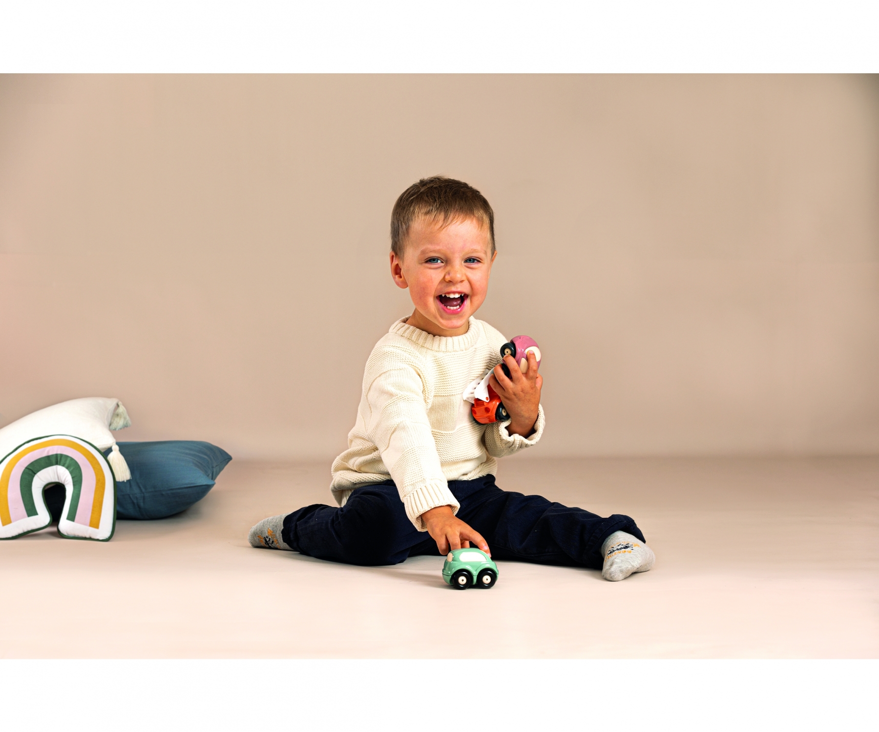 סט רכבים מעוצבים לילדים כולל קופסה לנשיאה ואחסון של חברת Smoby – תמונה 6